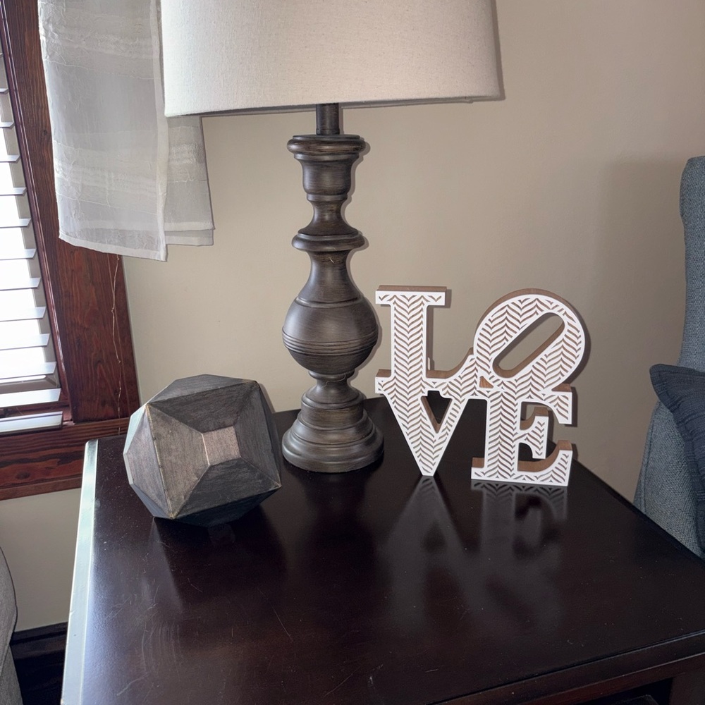 Decor - Picture 2 of 3